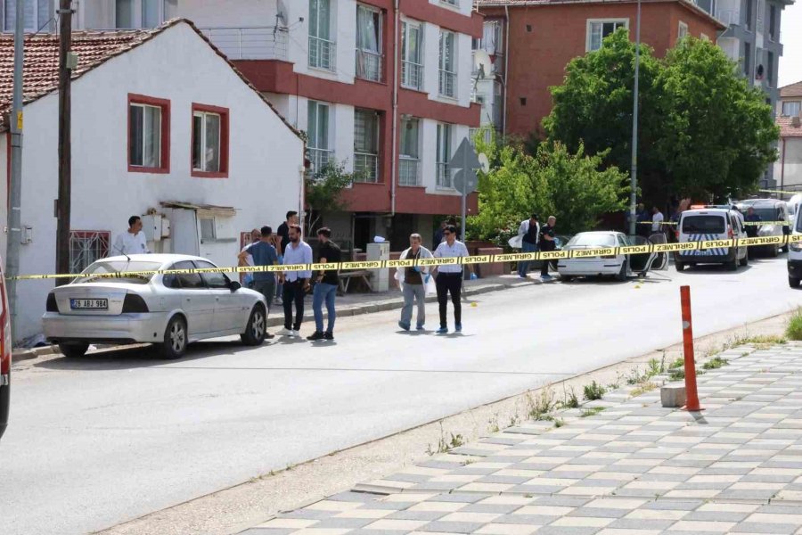 Adana’dan Eskişehir’e Gelerek Kızını Ve Torununu Sokak Ortasında Öldürdü