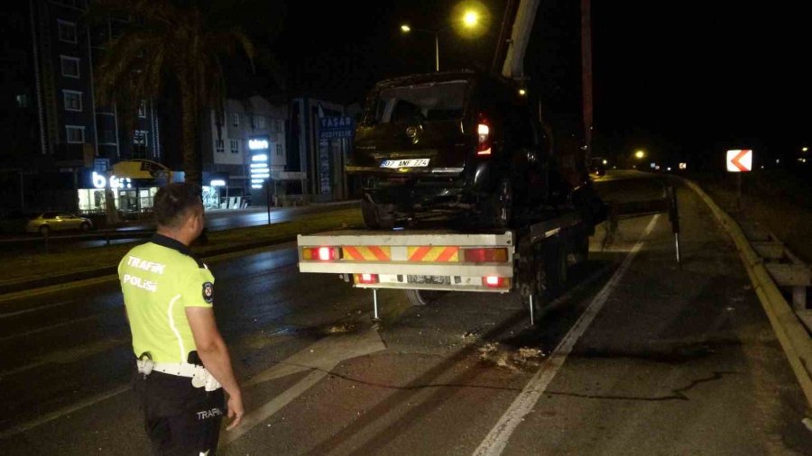 Emniyet Kemeri Hayatını Kurtardı, Takmayan Arkadaşları İse Araçtan Fırlayarak Ağır Yaralandı