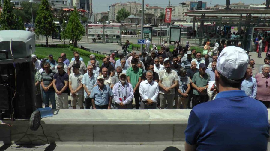 Hayatını Kaybeden Filistinliler İçin ‘gıyabi Cenaze Namazı’ Kılındı