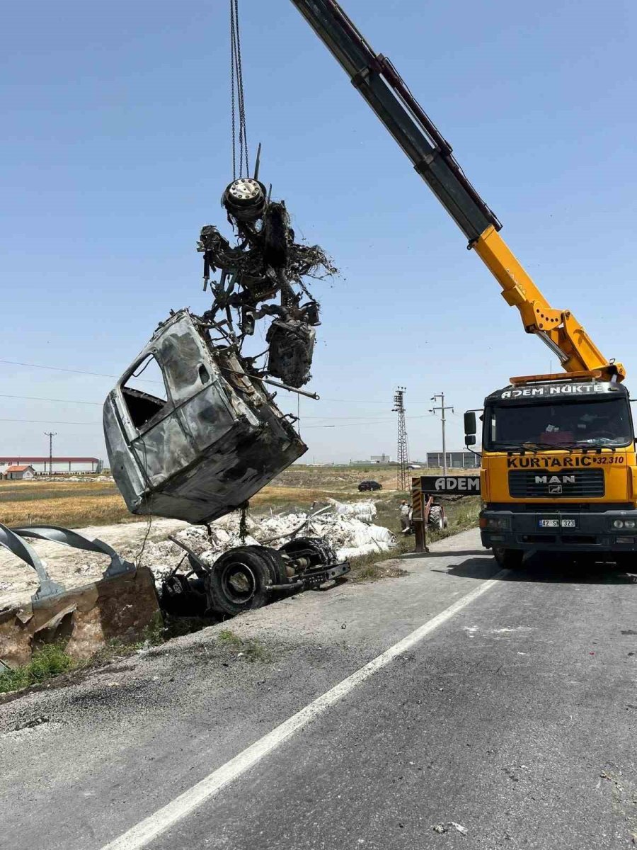 Konya’da Devrilen Tır Yandı, Sürücü Kurtarılamadı