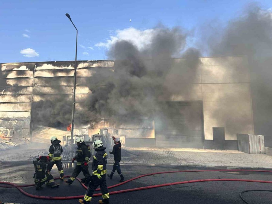 Konya’da Sünger Üretimi Yapan İş Yerinde Yangın