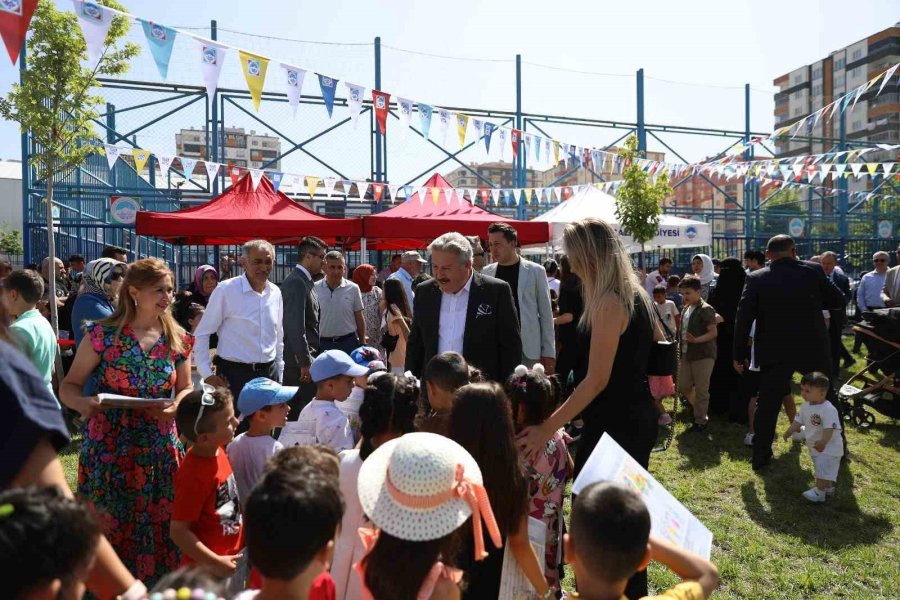 Melikgazi Belediyesi Karne Şenliği İle Öğrencilerin Yüzlerini Güldürdü