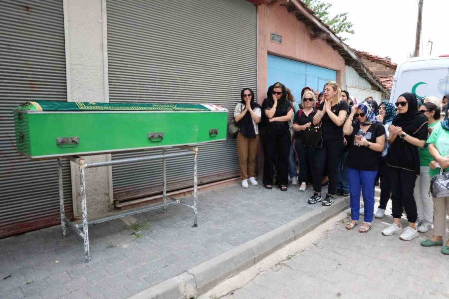 Canice Katledilen Anne Ve Oğlu Aynı Tabutun İçinde Son Yolculuğuna Uğurlandı