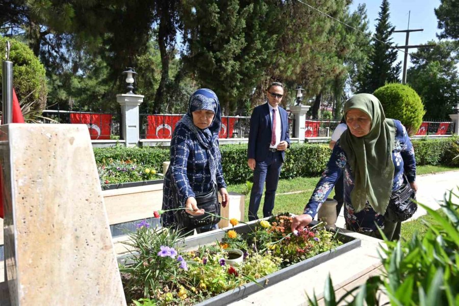 Kepez’de Bayram Öncesi Şehit Aileleri Unutulmadı