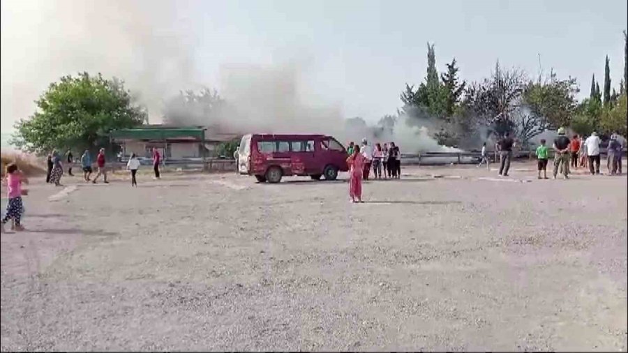 Depo Olarak Kullanılan Baraka Yangında Küle Döndü