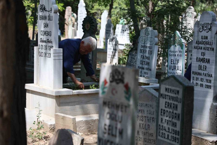 Konya’da Mezarlıklarda Bayram Ziyaretleri