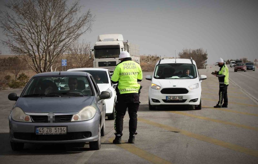 Sürücülere Yol Hipnozu Uyarısı: 2 Saat Sonrasına Dikkat