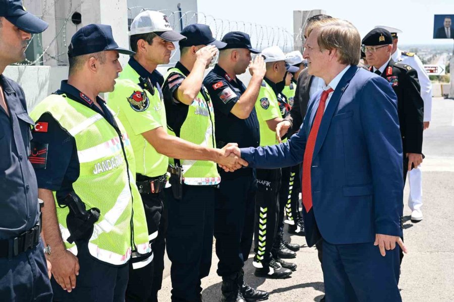 Antalya Vali Vekili Arat, Antalyalılarla Bayramlaştı