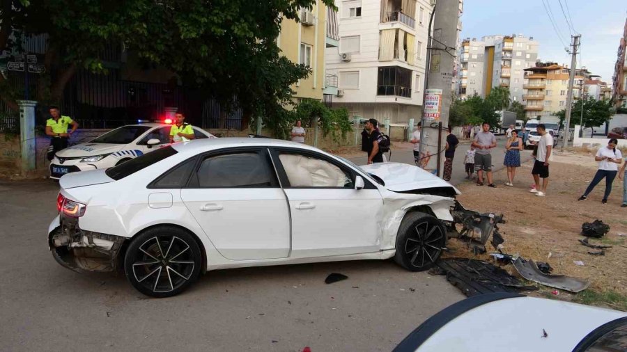 Ambulansta Dahi Çocuğunu Kucağından İndirmedi