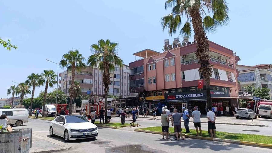 Antalya’da Korkutan Yangın, Plastik Deposuna Sıçramadan Söndürüldü