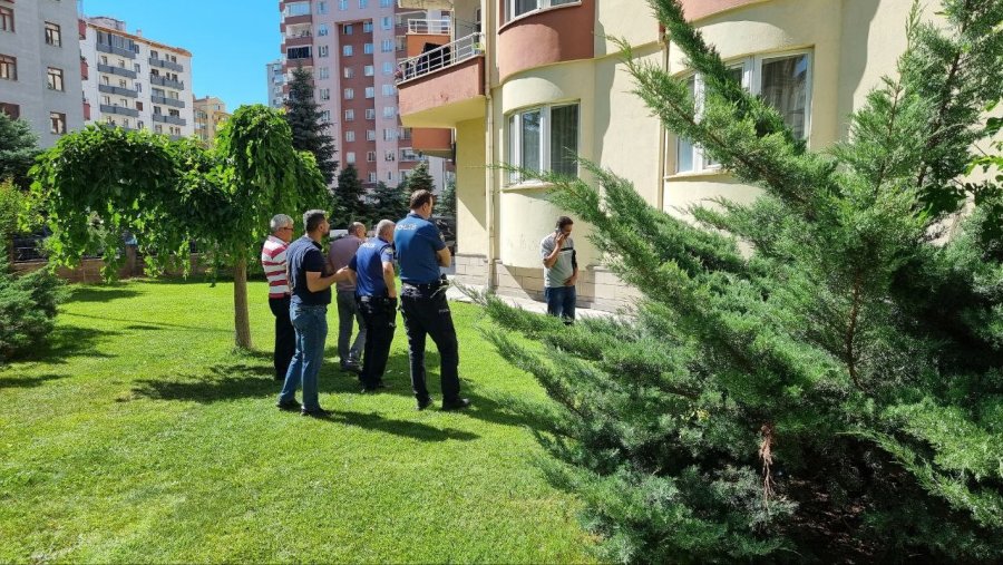 Anneannesine Bayramlaşmaya Giden Çocuk 9. Kattan Düştü