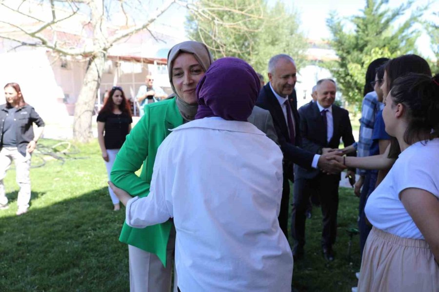 Vali Çelik’ten Huzurevi Ve Çocuk Evleri Sakinlerine Bayram Ziyareti