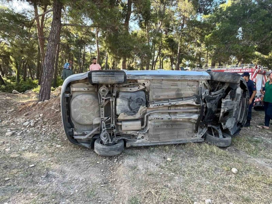 Hamile Kadın Takla Atan Otomobilde Sıkıştı