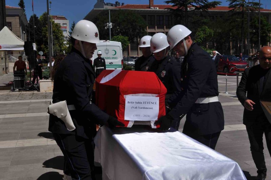 Emekli Vali Yardımcısı Tütüncü Son Yolculuğuna Uğurlandı