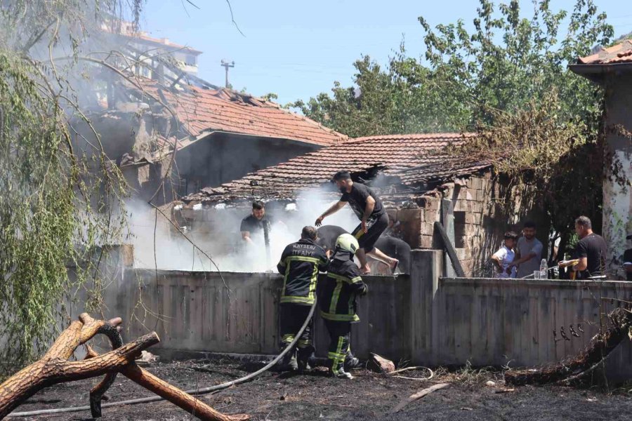 Kayseri’de Tüp Deposunda Yangın