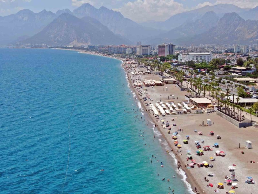 Lüks Otellerin Yerine Karavanı Tercih Ettiler, Bir Günlük Otel Ücreti İle Bir Ay Tatil Yapıyorlar