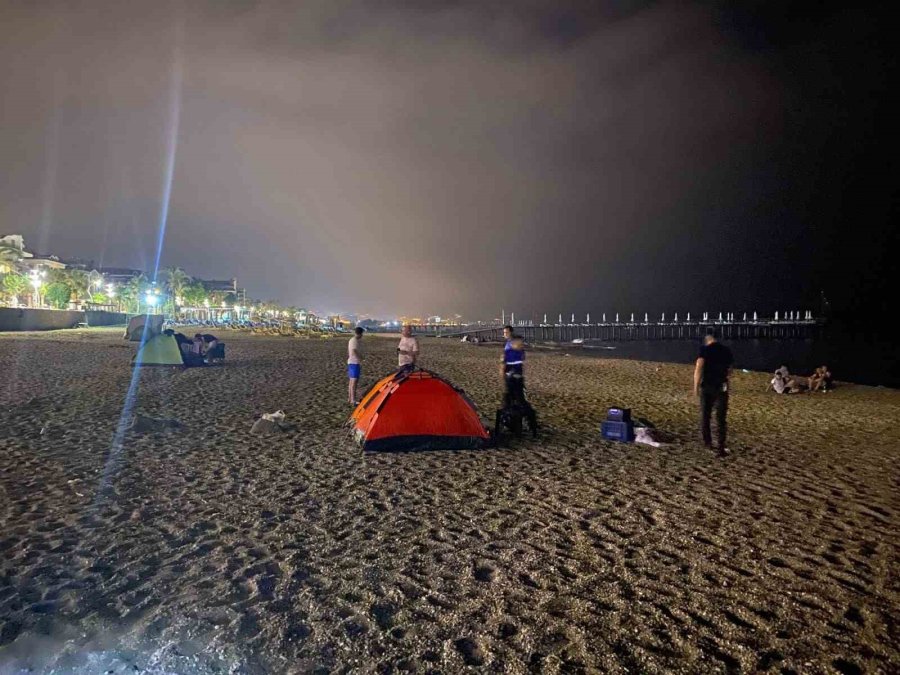 Alanya’da Sahillerde Ve Banklarda Yatanlara Zabıta Müdahalesi