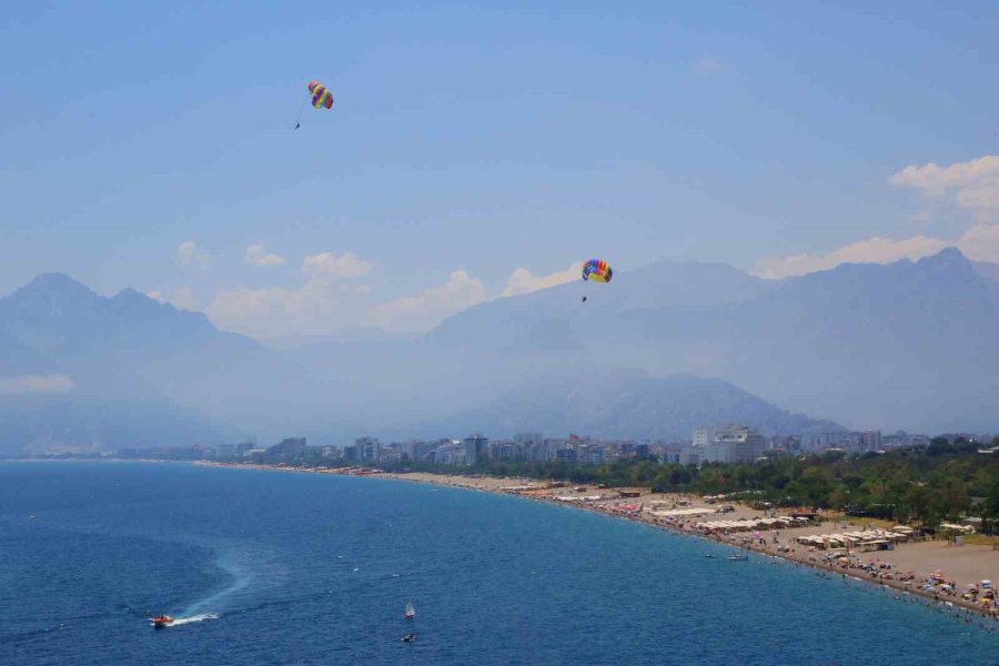 Antalya’da Nem Oranı Yüzde 86’yı Geçti, Şehrin Üzerini Sis Bulutu Kapladı