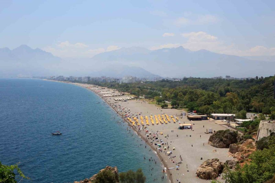 Antalya’da Nem Oranı Yüzde 86’yı Geçti, Şehrin Üzerini Sis Bulutu Kapladı