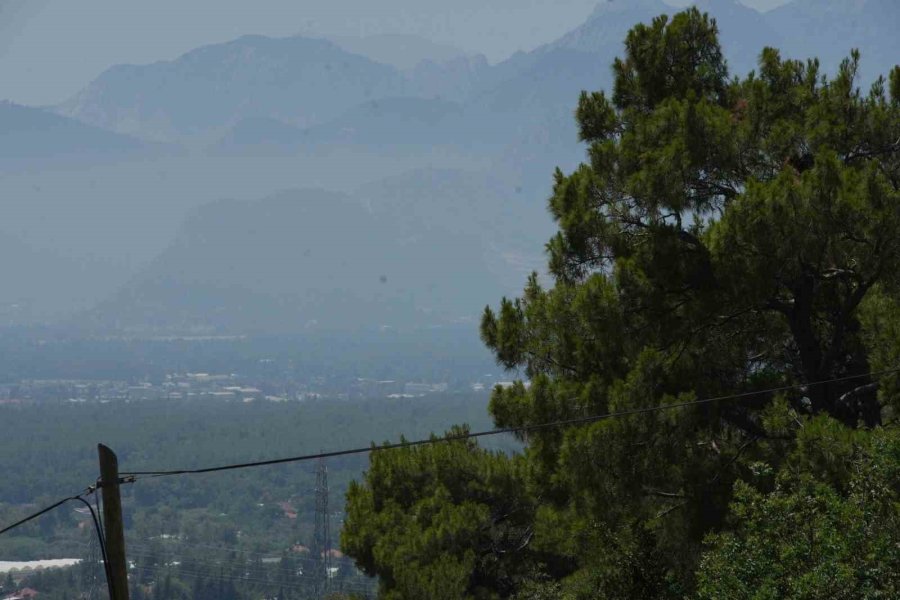 Antalya’da Nem Oranı Yüzde 86’yı Geçti, Şehrin Üzerini Sis Bulutu Kapladı