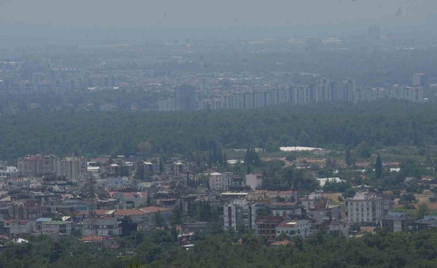 Antalya’da Nem Oranı Yüzde 86’yı Geçti, Şehrin Üzerini Sis Bulutu Kapladı