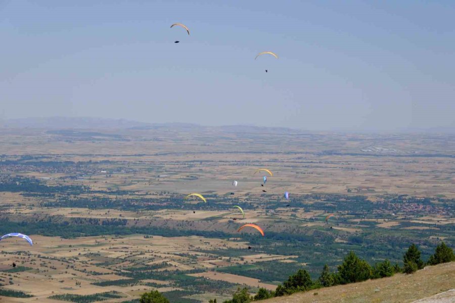 Akşehir 11. Uluslararası Xc Open 2024 Yamaç Paraşüt Mesafe Yarışması Başladı