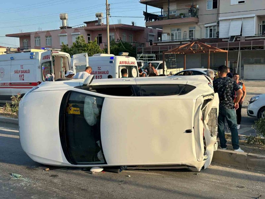 Kırmızı Işıkta Duramayan Kamyon, Çarptığı Otomobile Takla Attırdı: 2 Yaralı