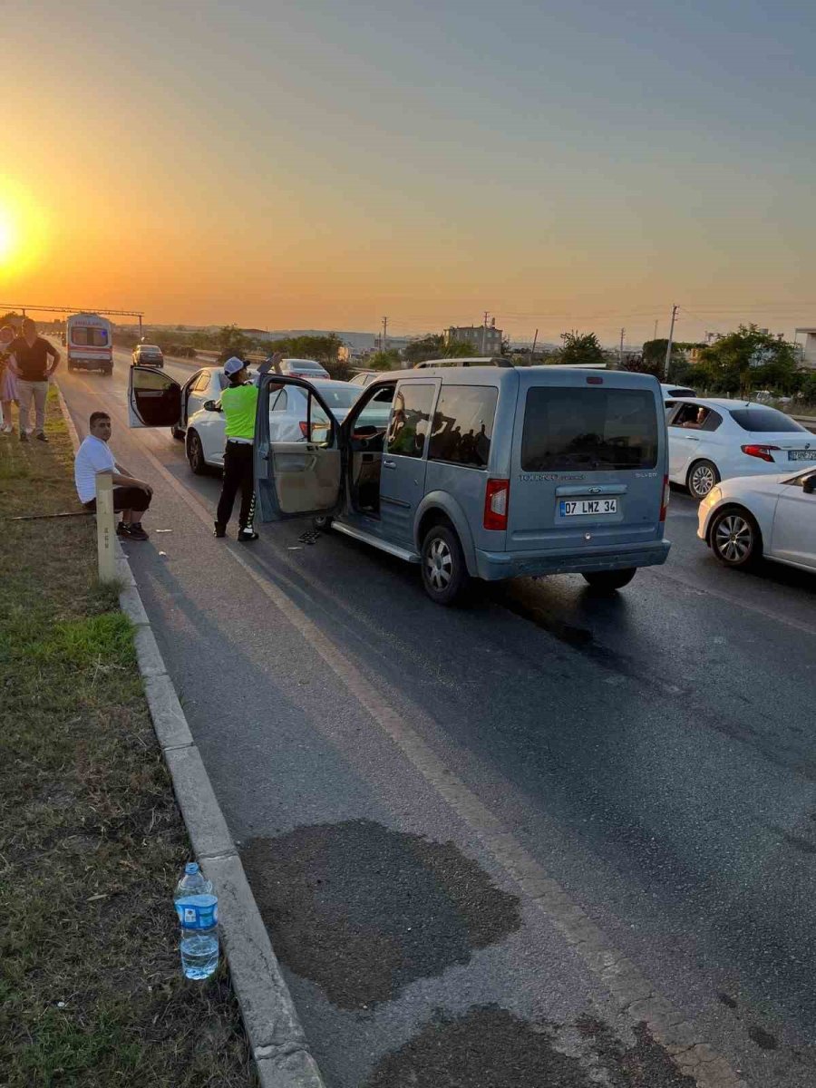 Antalya’da Zincirleme Kaza: 3 Yaralı