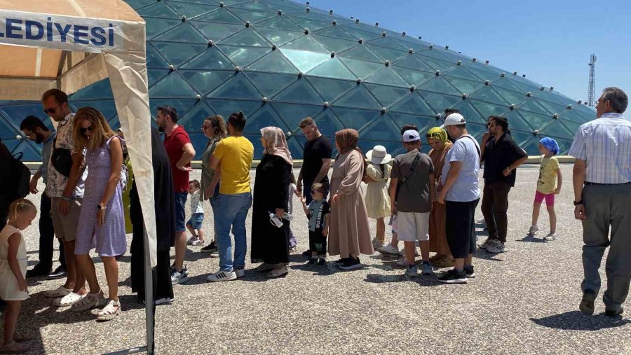 Kurban Bayramı Tatilinde Tropikal Kelebek Bahçesi Yoğun İlgi