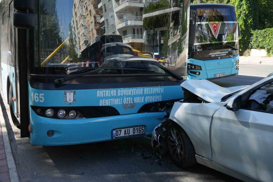 Futbolcu Batıhan Gebecioğlu Antalya’da Geçirdiği Trafik Kazasında Yaralandı