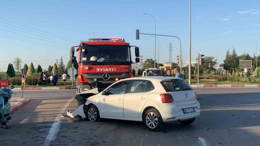 Karaman’da Otomobil İle Çarpışan Kamyonet Devrildi: 1 Yaralı