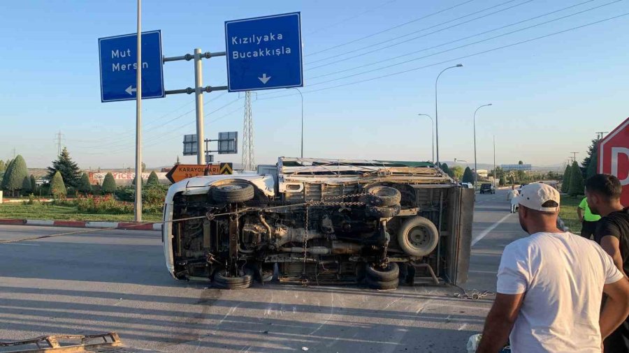 Karaman’da Otomobil İle Çarpışan Kamyonet Devrildi: 1 Yaralı