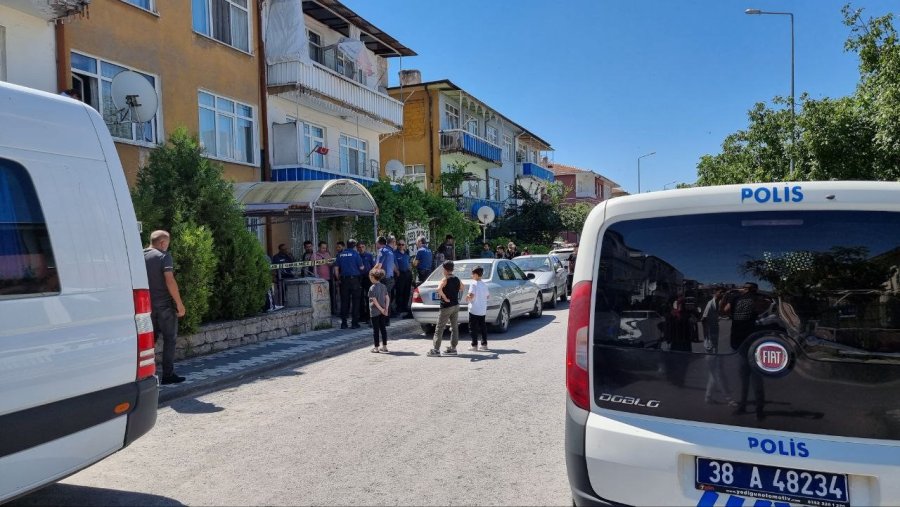 Kahvaltı Sofrasında Başından Tabancayla Vurulan Şahıs Ağır Yaralandı