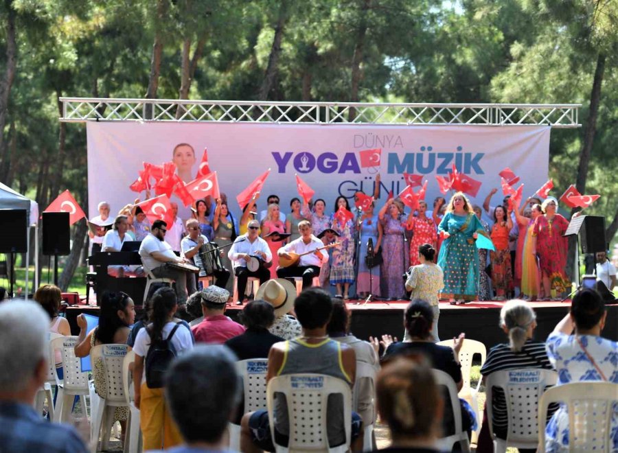 Antalya’da, Dünya Yoga Günü Kahkahayla Kutlandı