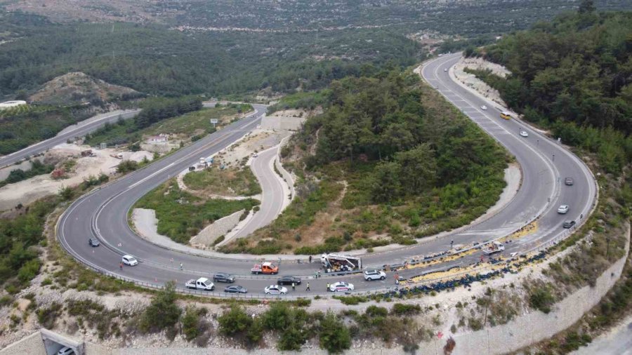 Mersin’de Limon Yüklü Kamyon Devrildi: 6 Yaralı