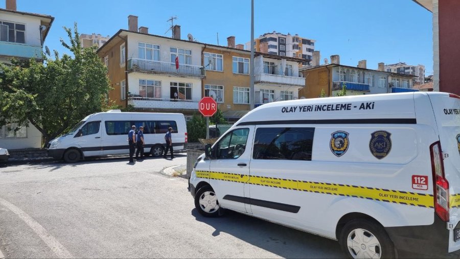 Kahvaltı Sofrasında Başından Tabancayla Vurulan Şahıs Ağır Yaralandı