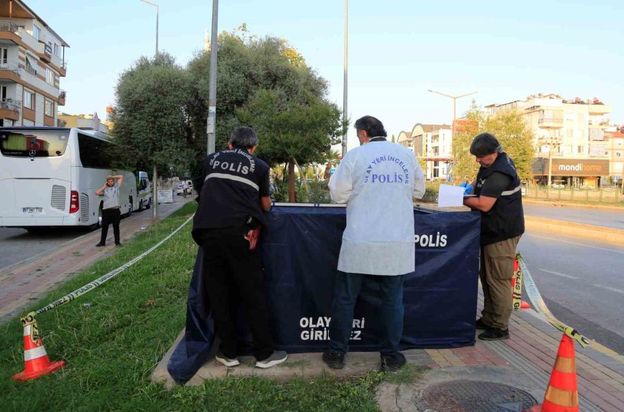 Yol Kenarındaki Bankta Ölü Bulundu