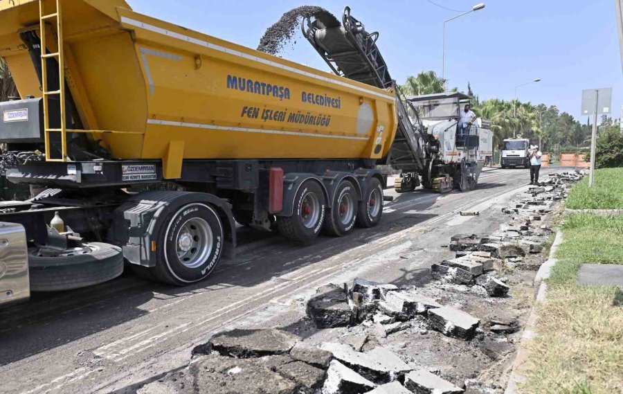 Lara Caddesi’ne Sıfır Asfalt