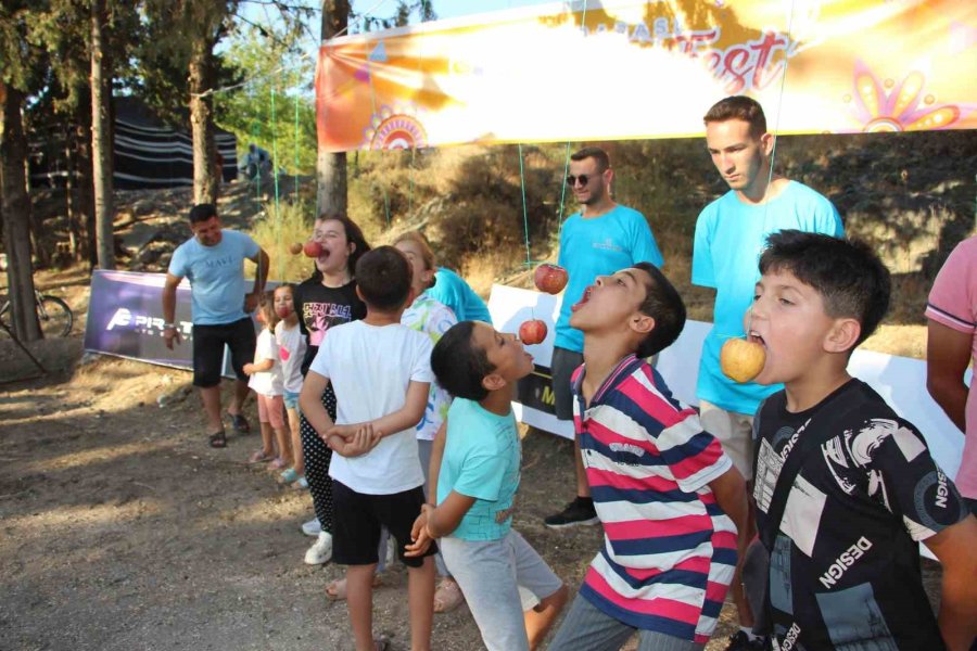 Eski Oyun Ve Gelenekleri Yeni Nesillere Aktardılar