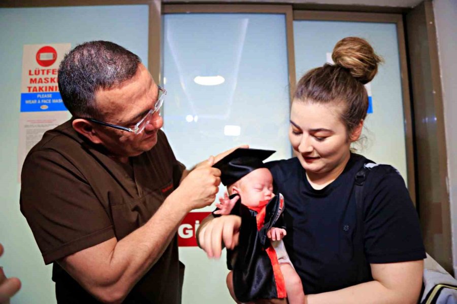 755 Gram Doğan Mercan Bebek 92 Günlük Yoğun Bakım Mücadelesini Kazandı, Annesi Gözyaşlarına Boğuldu