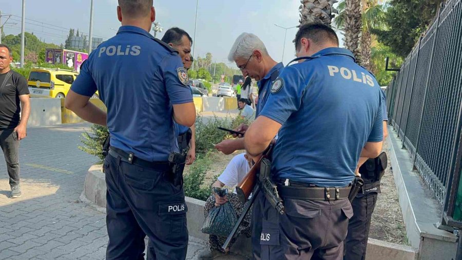 Antalya Adliyesi Önünde Hareketli Dakikalar