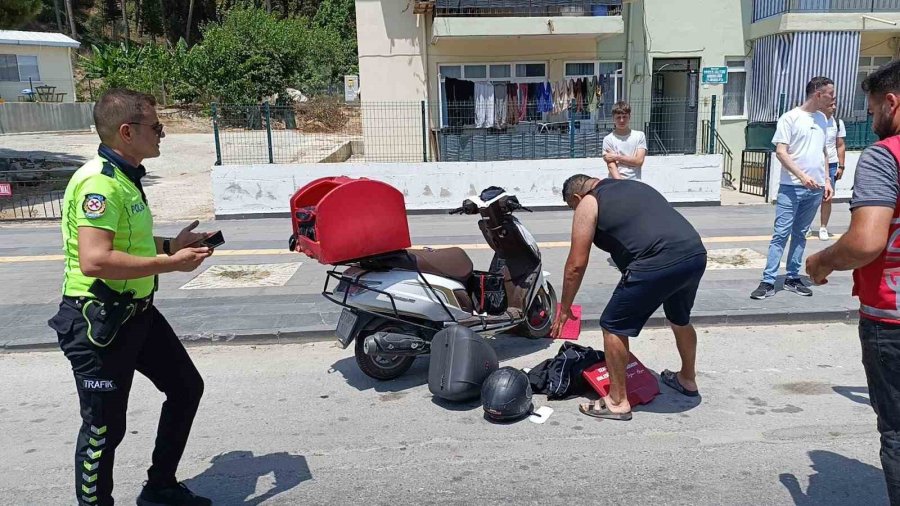 Sağlık Ocağı Önünde Kaza Yaptılar, İlk Müdahale Merkezde Görevli Doktorlardan Geldi