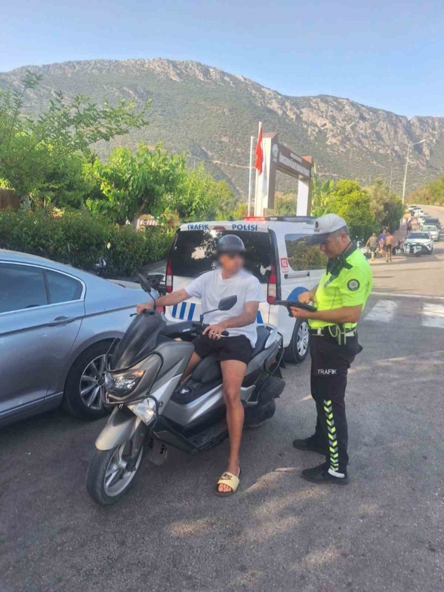 Antalya’da Motosiklet, Traktör Ve Servis Araçlarına Sıkı Denetim