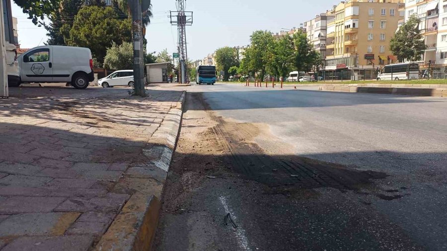 Kontrolden Çıkan Otomobil Kaldırıma Çıkıp Otomobillere Çarptı: 1 Ölü