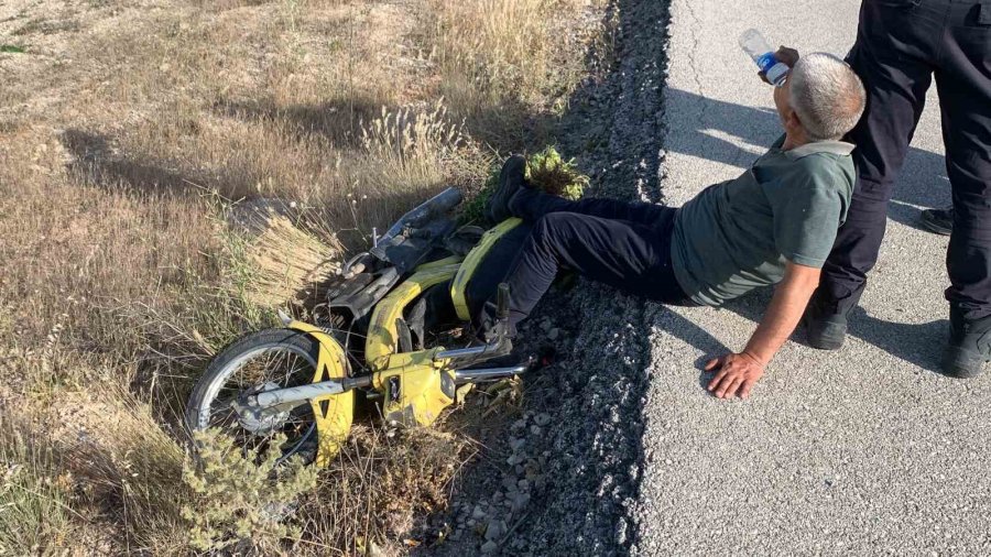 Polis Memuru Ayağı Kırılan Sürücüye Ambulans Gelene Kadar Destek Oldu