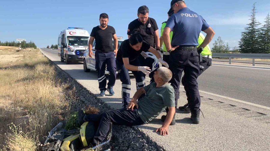 Polis Memuru Ayağı Kırılan Sürücüye Ambulans Gelene Kadar Destek Oldu