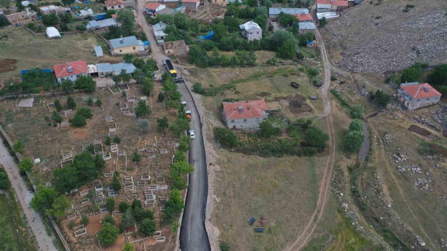 Büyükşehir’den Develi’nin Kırsal Yollarına 900 Tonluk Sıcak Asfalt Çalışması