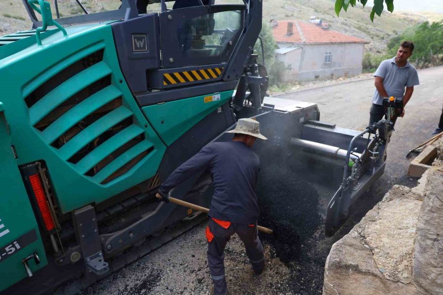 Büyükşehir’den Develi’nin Kırsal Yollarına 900 Tonluk Sıcak Asfalt Çalışması