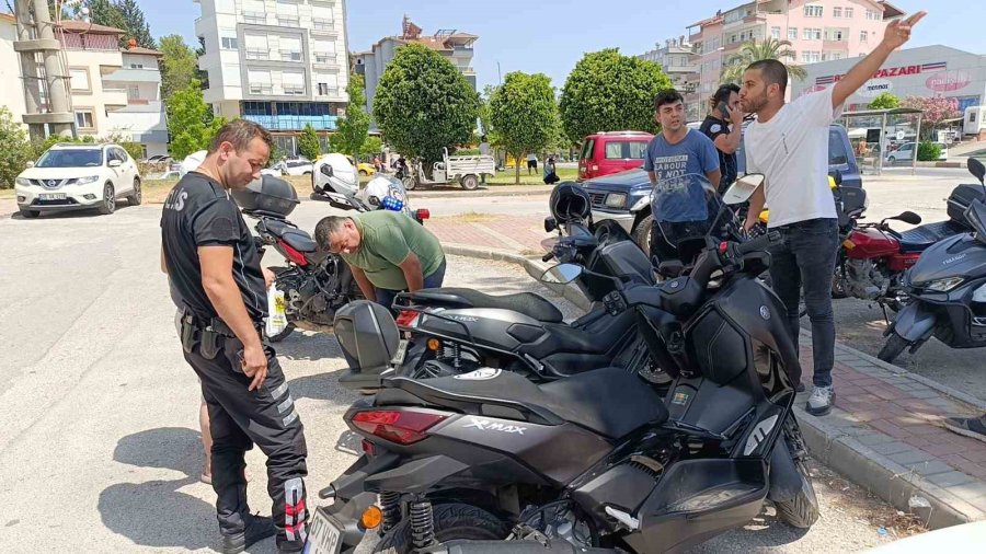 Motosikletlere Çarpıp Kaçan Sürücüyü Peşinden Koşarak Yakaladı