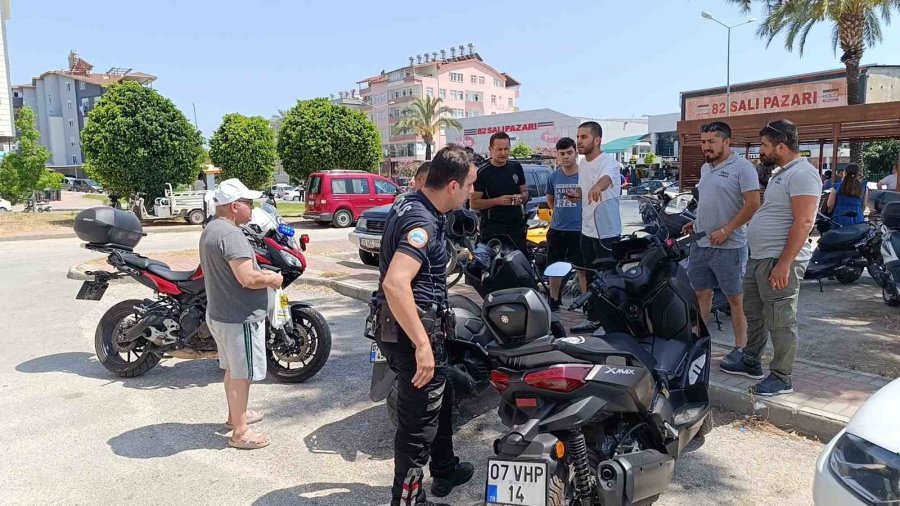 Motosikletlere Çarpıp Kaçan Sürücüyü Peşinden Koşarak Yakaladı